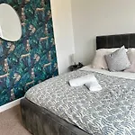 Failsworth Apartment 6 With Free Gated Parking